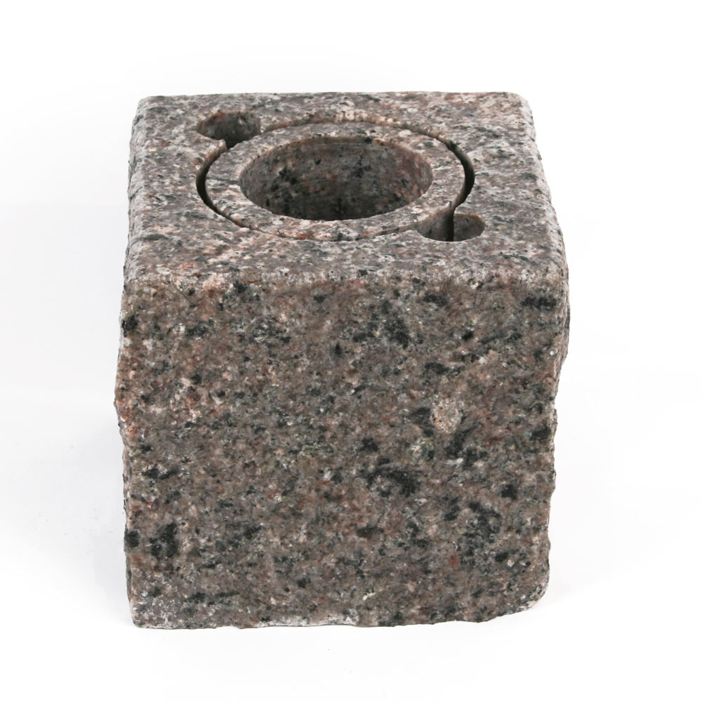 Firkantet granitvase - lille (13x13 cm) Moseløkke
