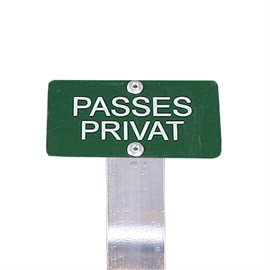 Tekstskilte på spyd (''Passes privat'')